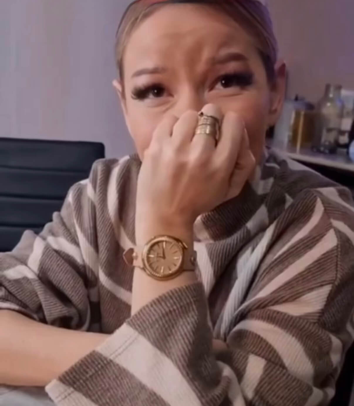 Charger la vidéo : <p>Une photo, un moment, un être cher.<br/><br/>Parce que certains souvenirs ne doivent jamais s'effacer.</p>